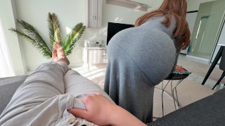 Koca Götlü Kadın Temizlik Yaparken Ara Verip Erkeğini Mutlu Etme Hareketi Yaptı